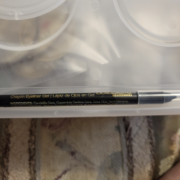 Eyeliner - Picture 2 of 2